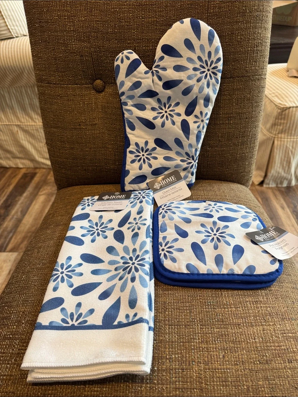 Home collection bundle kitchen towel 2 pot holders oven mitt NWT
